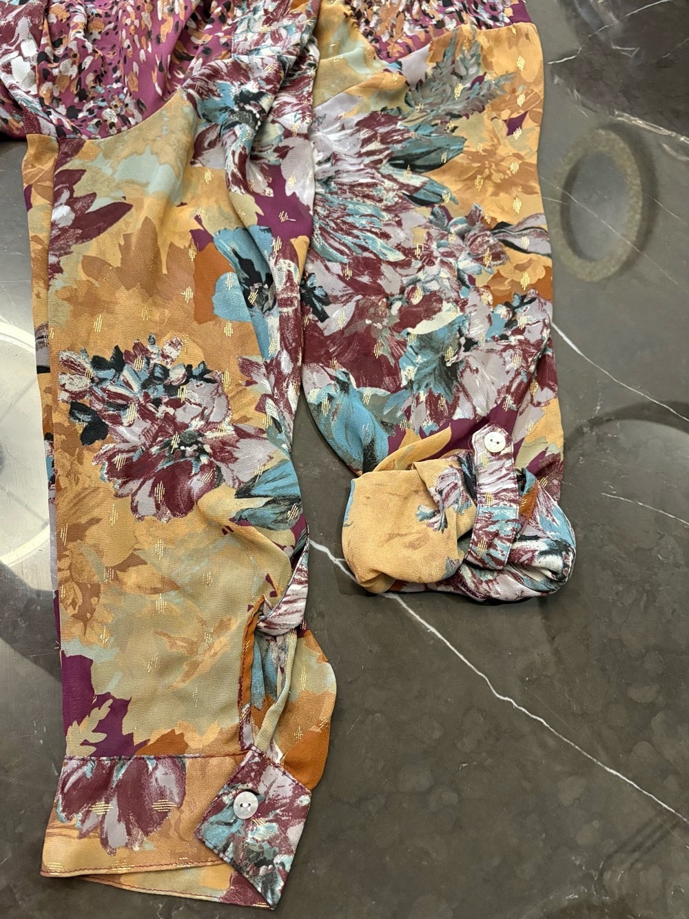 fig and flower Floral Long Sleeve Button-Down Blouse with Gold Metallic Size 2X - Picture 13 of 13